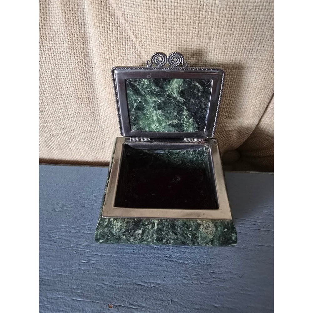 Vintage Green Serpentine Stone Jewelry Box – Marble Trinket Casket w/ Metal Lid - Picture 4 of 5